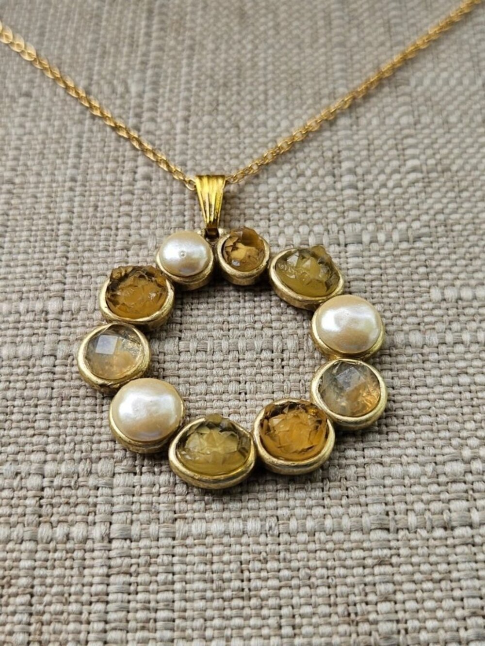 Women Necklace Round Pendant Fashion Jewelry Faux Pearl Crystals Accent Gold Ton - Picture 3 of 11